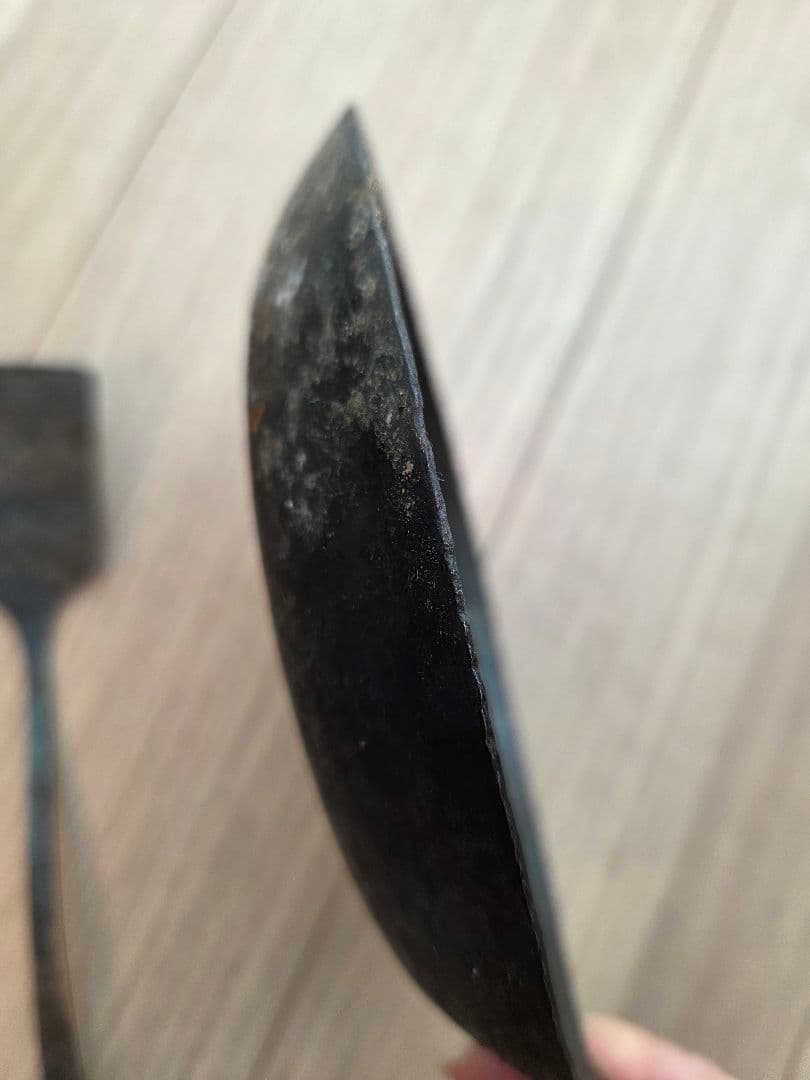 ひ*り様 成田理俊さん　鉄フライパンとフライ返し　成田パン