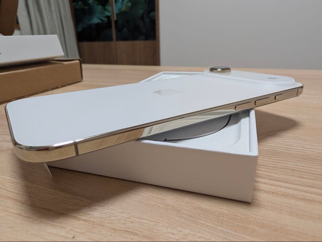 【美品】Apple iPhone 17 Air ゴールド256GB