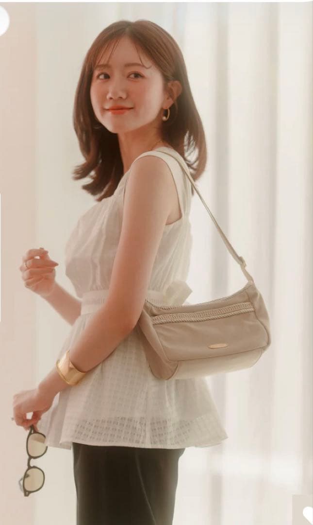 【未使用品】メゾンエシェル　ツイストコードショルダーバッグ　ベージュ