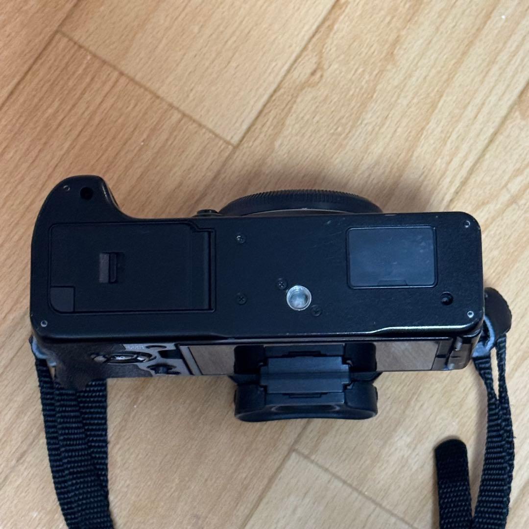 fujifilm x-t4 本体・ストラップあり 、レンズなし ブラック