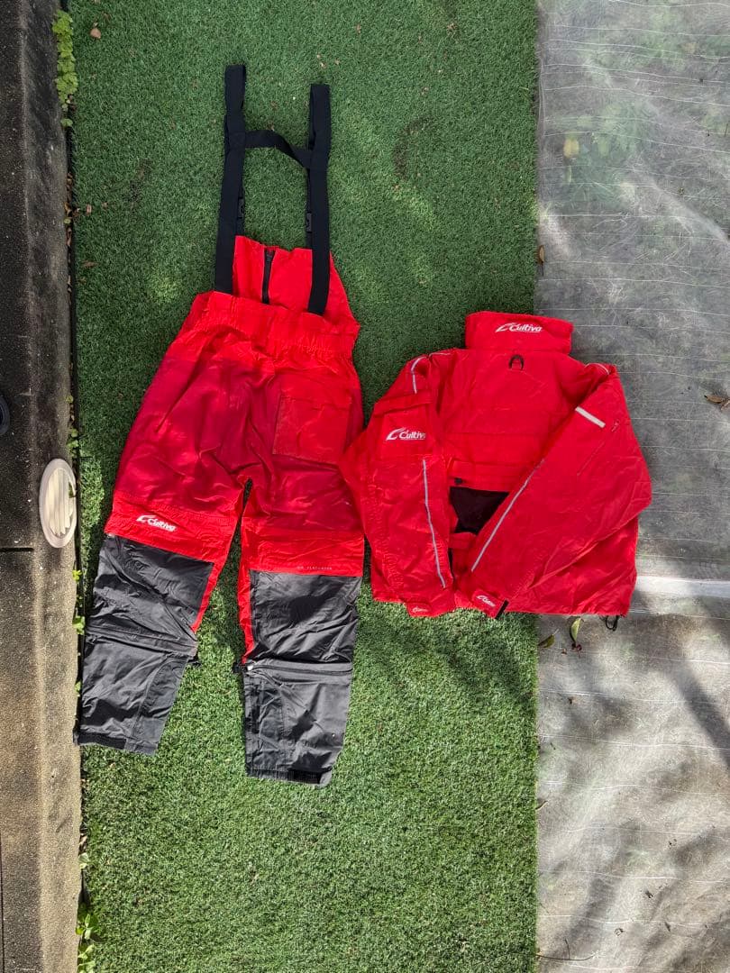 激投カルティバ　フィッシングレインスーツ 上下セット重ね着レイヤードウェア付き