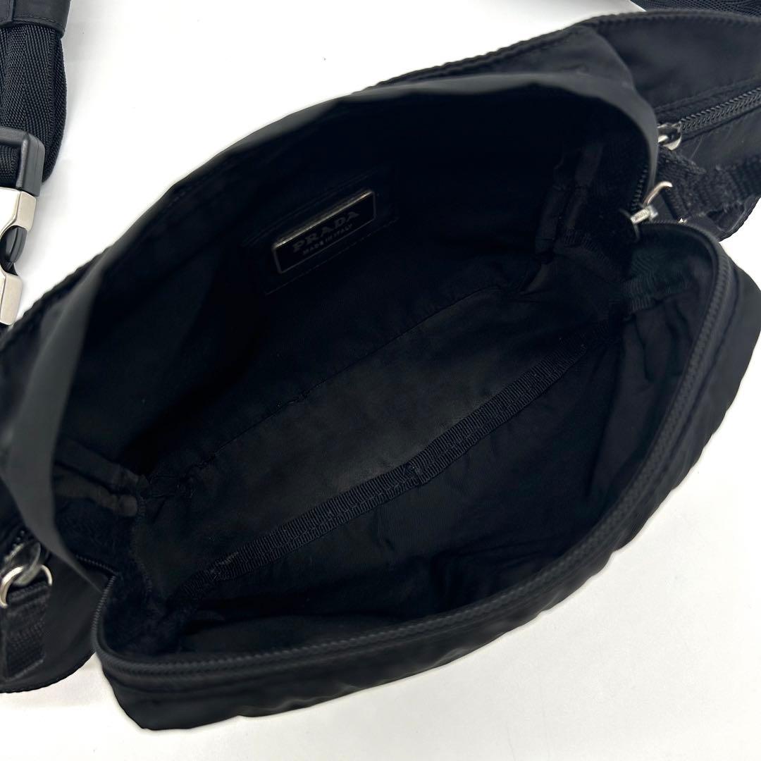 【極美品】プラダ ボディバッグ テスートナイロン 三角ロゴ 黒 V210