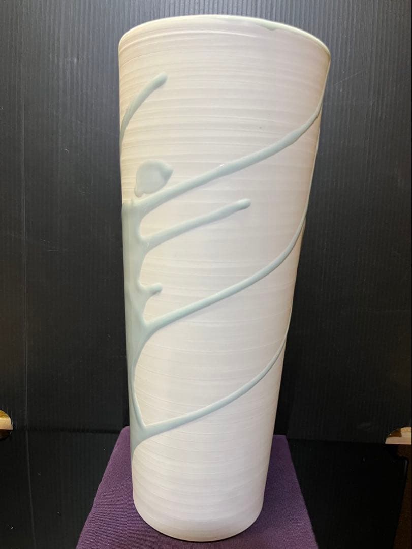 四代徳田八十吉　（順子）　青磁　花入