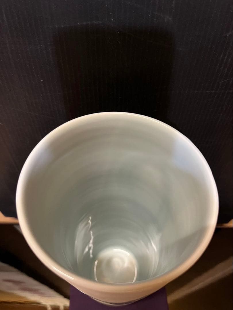 四代徳田八十吉　（順子）　青磁　花入