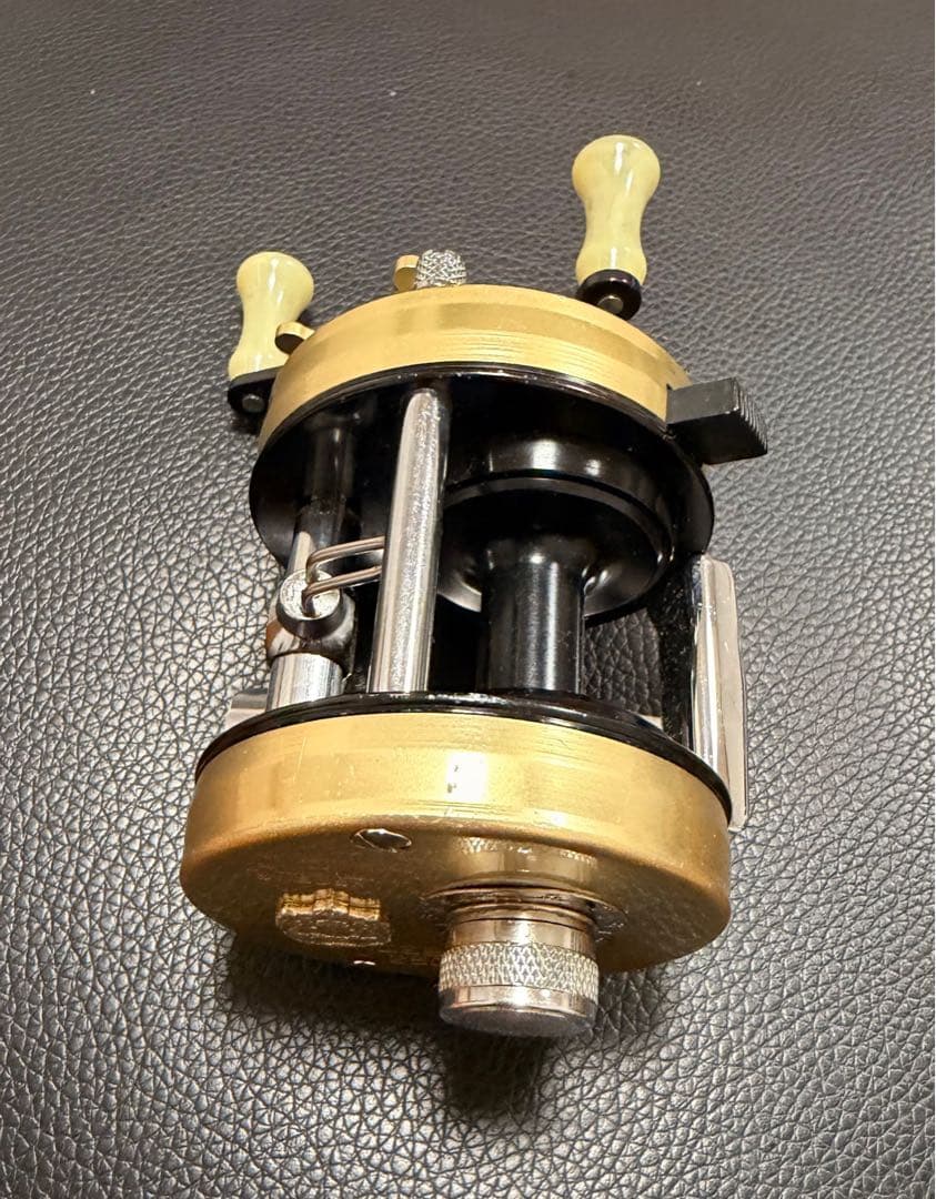 Abu アンバサダー　2500CI ゴールド　availドラグ付