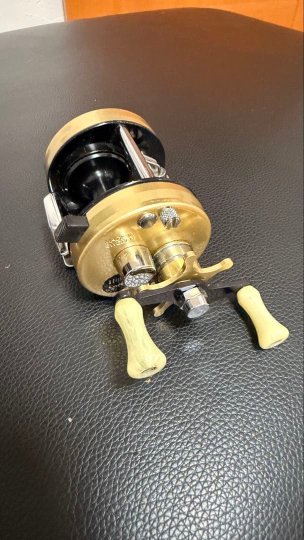 Abu アンバサダー　2500CI ゴールド　availドラグ付