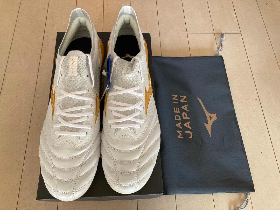 モレリアネオ4βジャパン　白✖️金　26.5㎝ 新品。