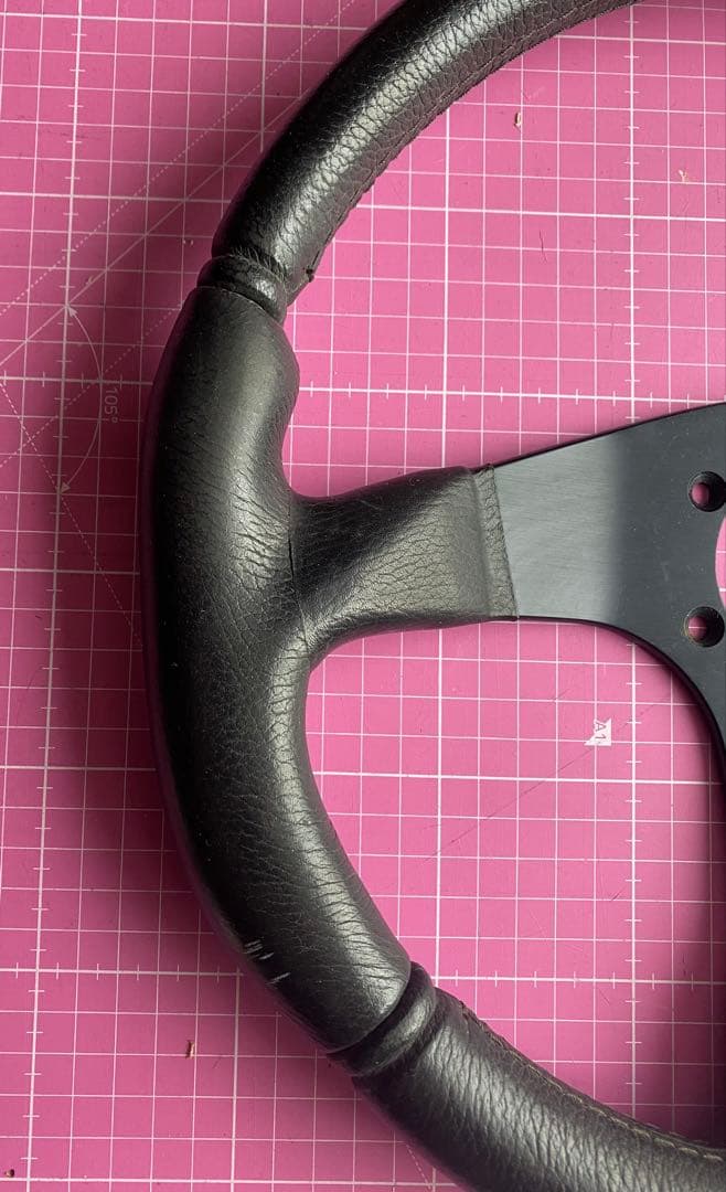 MOMO TYP D35 ブラックレザー三本スポークステアリング