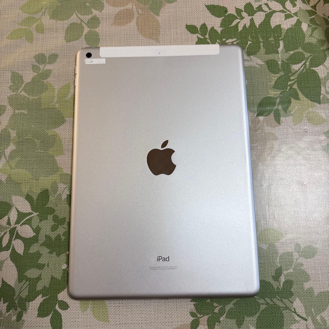 iPad本体 シルバー + ELECOMキーボード