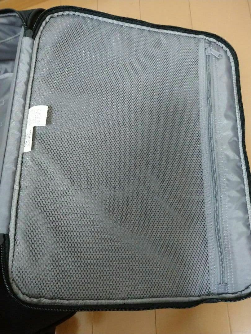 無印良品　四輪キャリーバッグ　黒　中　26リットル　スーツケース　Мサイズ