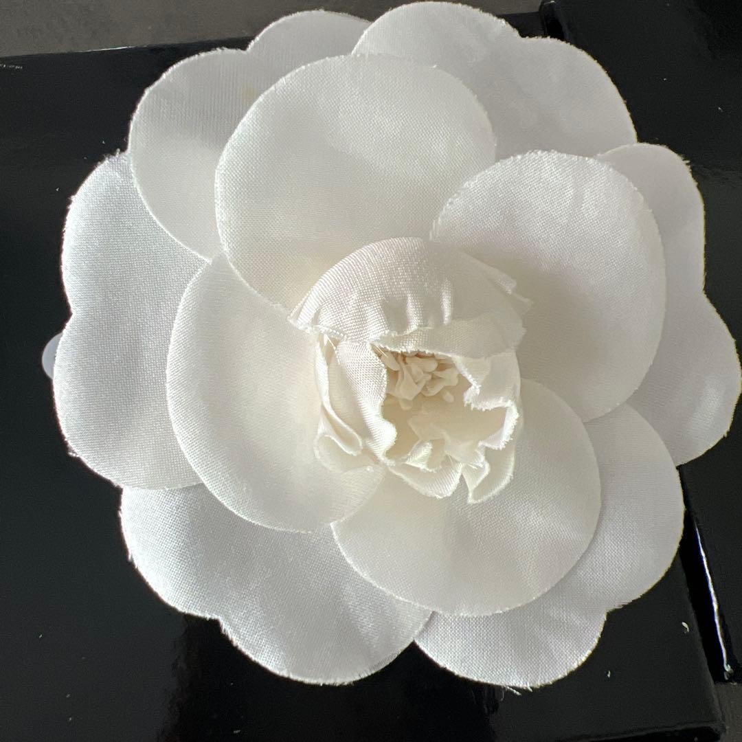 CHANEL カメリアコサージュ ブローチ 白 入卒式