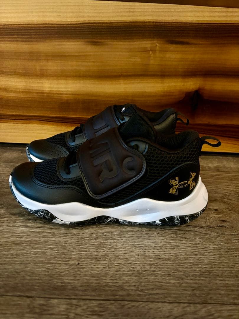 Under Armour アンダーアーマー　トレーニングシューズ 黒