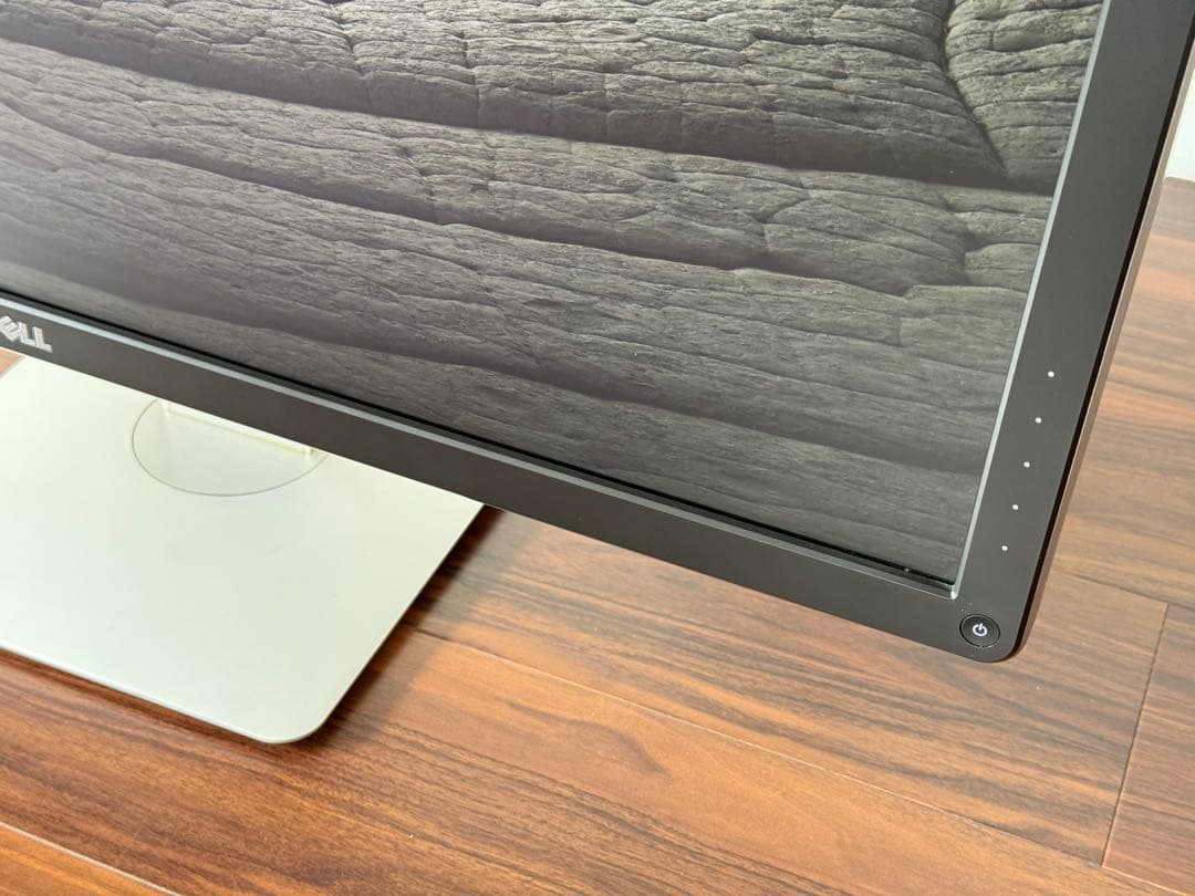 Dell UP3216Q 31.5インチ 4Kハイエンドモニター USBハブ