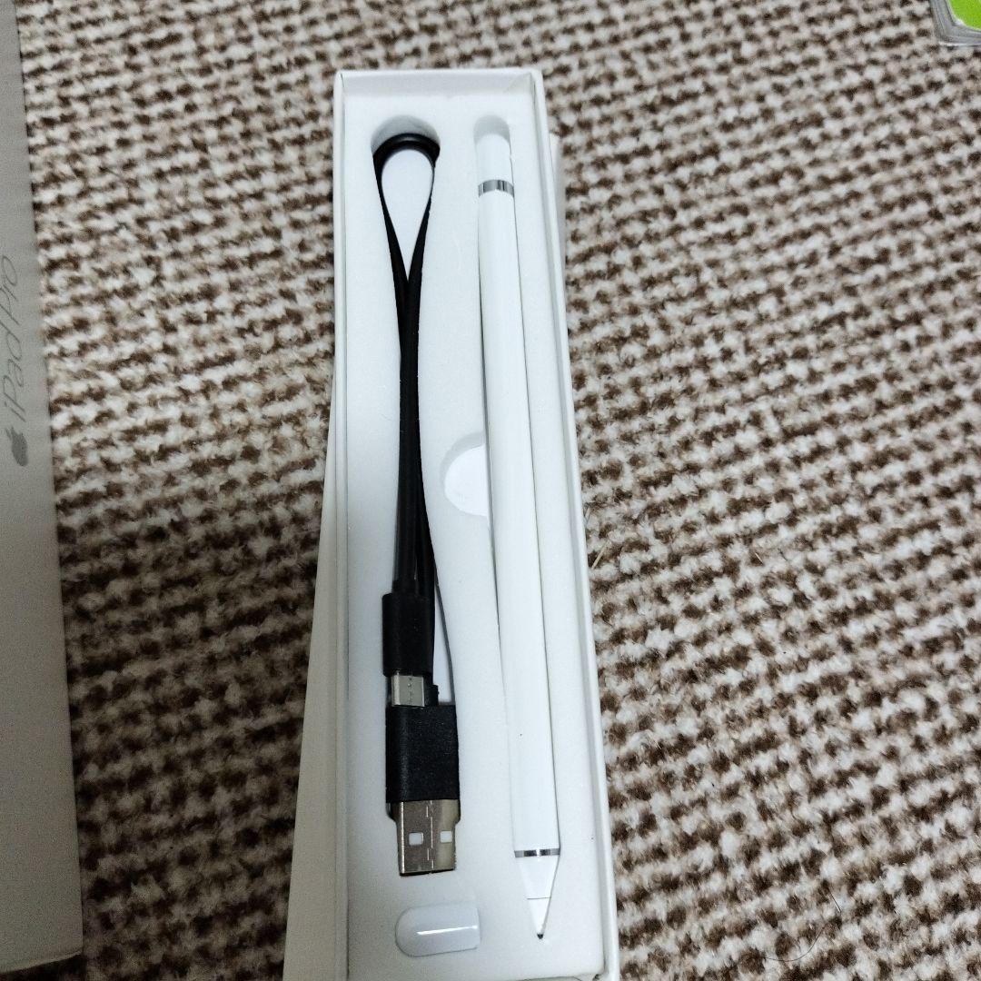 Apple iPad 9.7インチ シルバー 本体 タッチペン、本体ケース付き