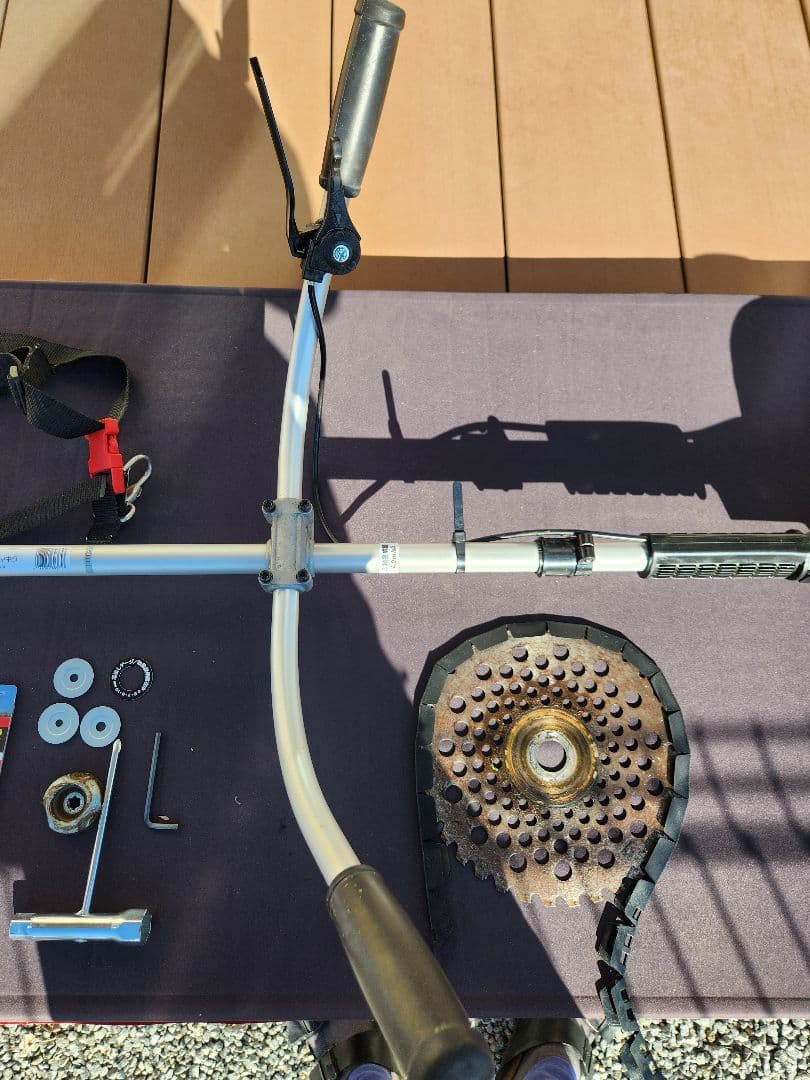 makita　マキタ　エンジン刈払機　草刈機　MEM2100U