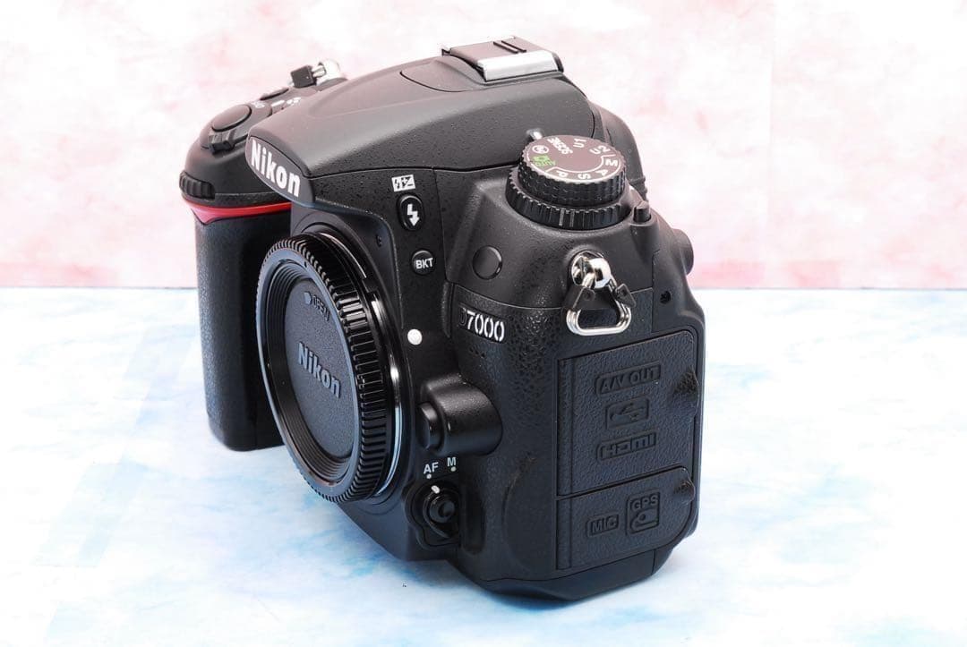 Nikon D7000☆一眼レフカメラ☆バッテリー2個☆超望遠付Wレンズ