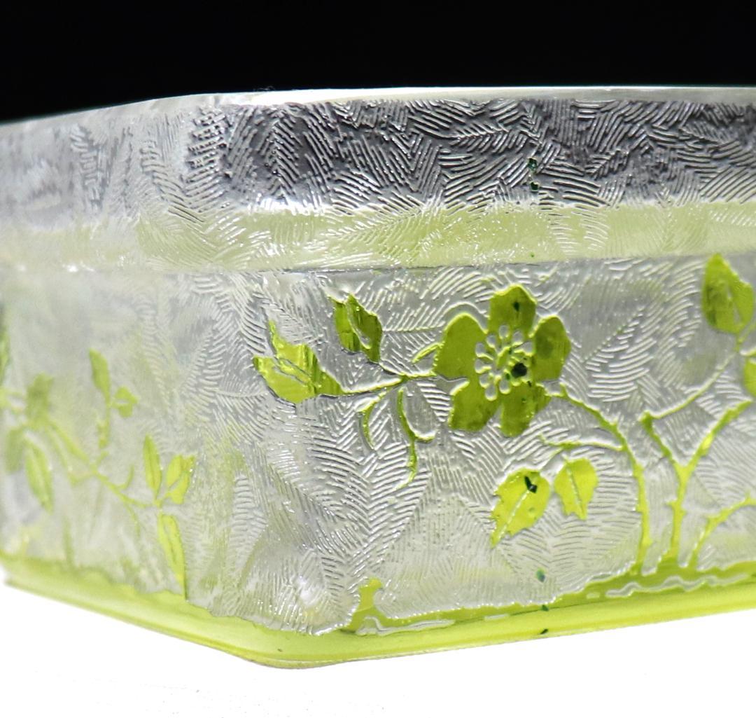 オールド・バカラ 最上級 レア型 金彩アシッドエッチング黄緑色被せ装飾小物入れ