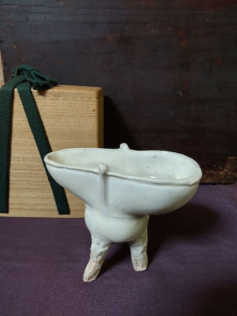 磁州窯　 白磁   爵形盃　　　無疵完品