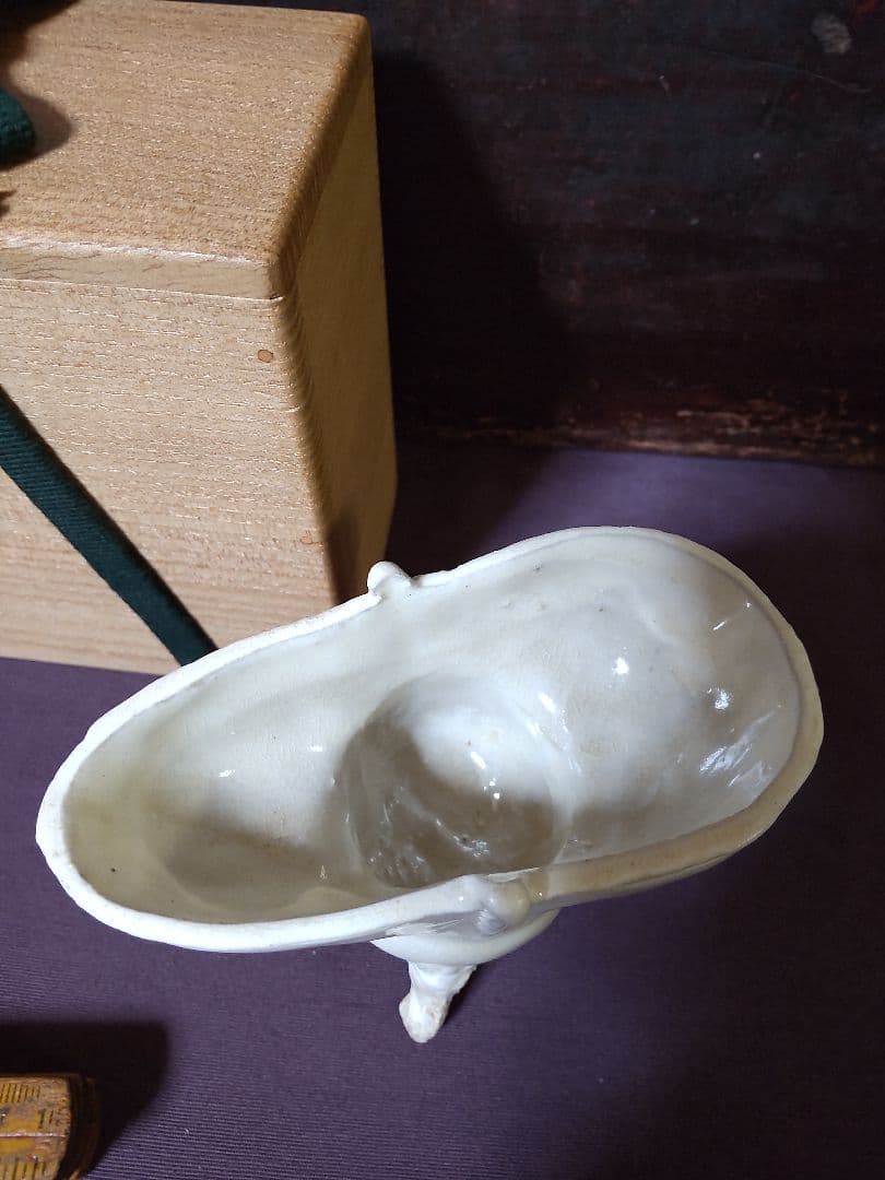 磁州窯　 白磁   爵形盃　　　無疵完品