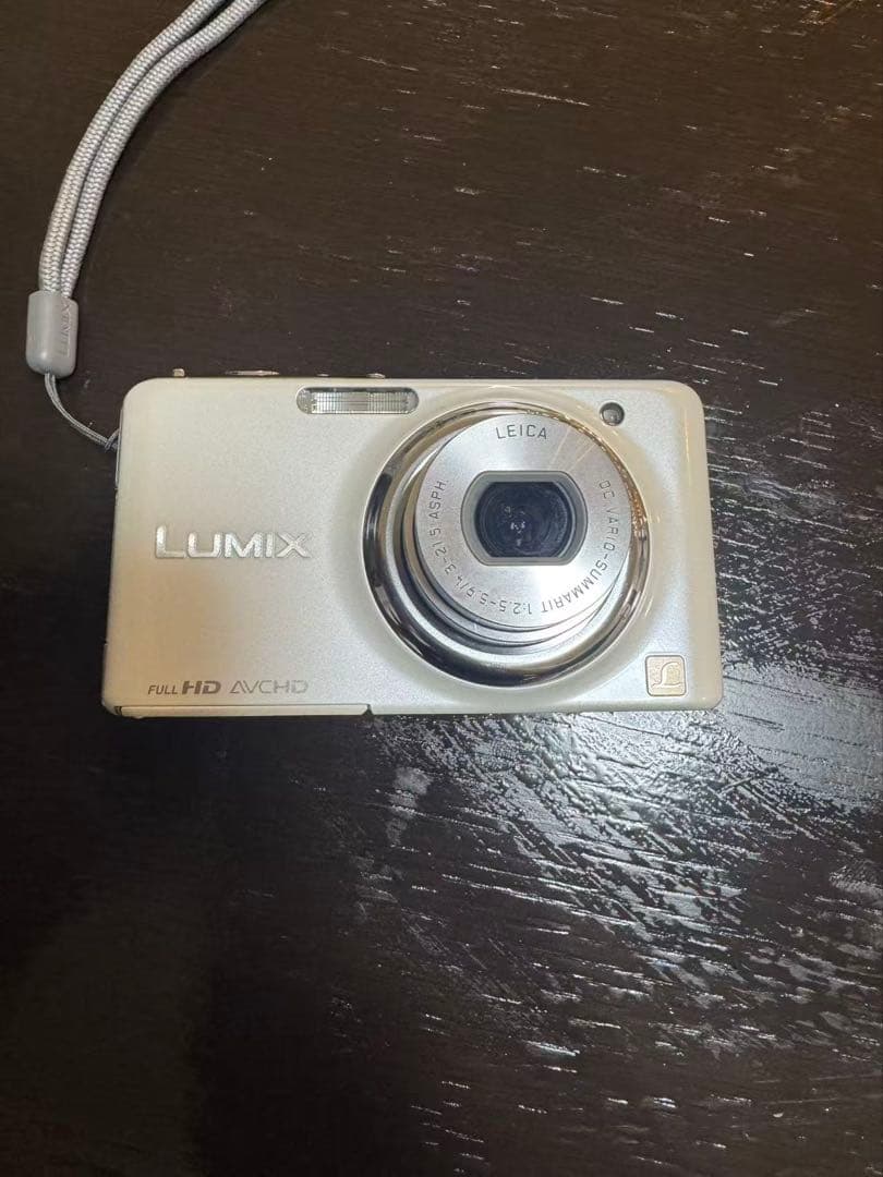 美品　LUMIX DMC-FX77 ホワイト コンパクトデジタルカメラ