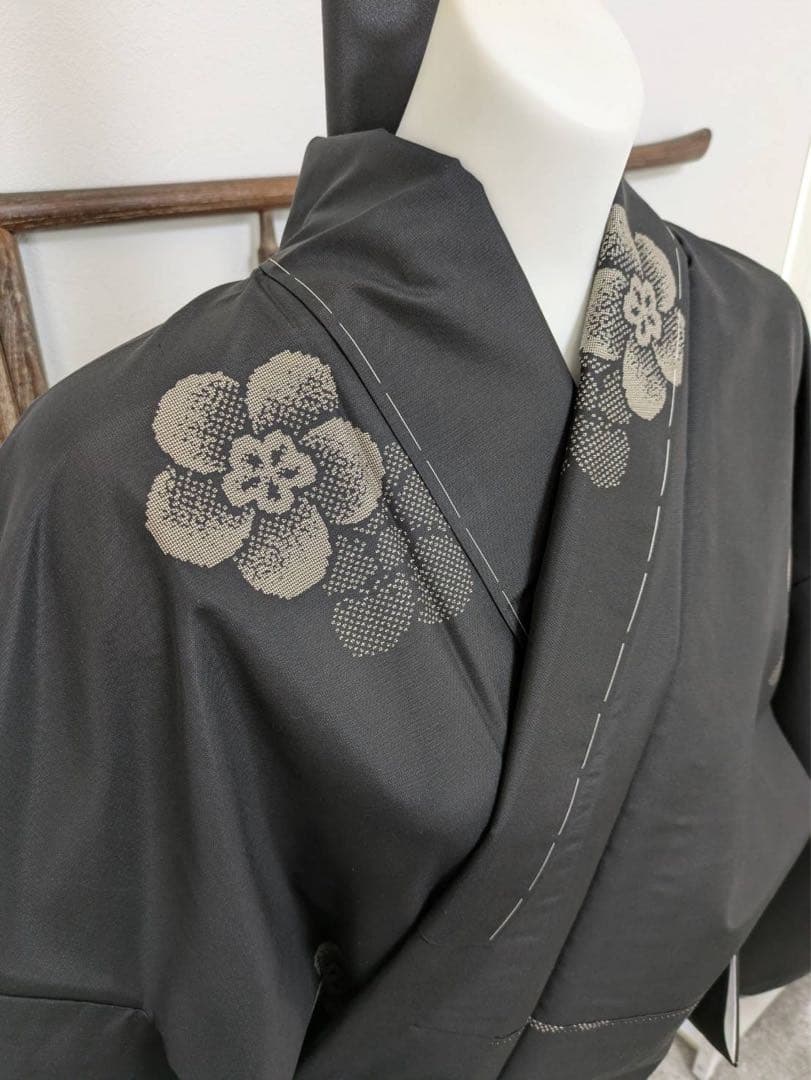 ケ*コ様 【新品】証紙付き　本場大島紬 黒 純泥染め　飛び柄　171cm カタス