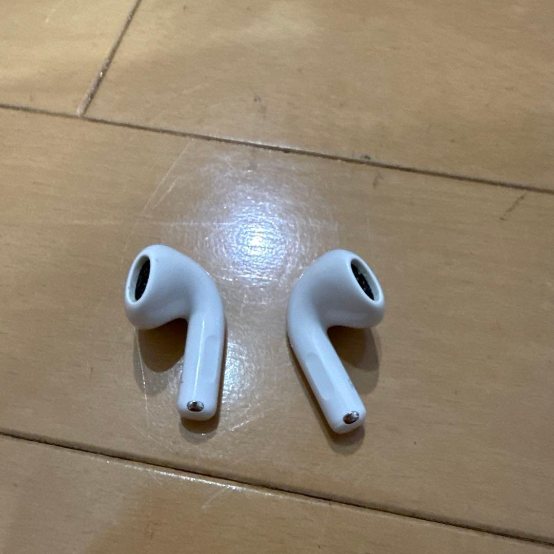 Apple AirPods (第4世代) 本体　レザーケース付き