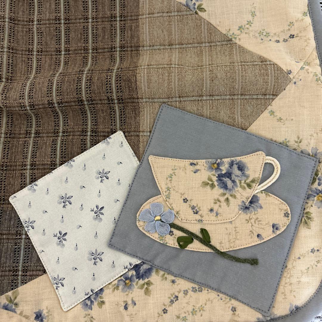 マニー　コラージュエプロン&ランチョンマット＆カトラリーケース