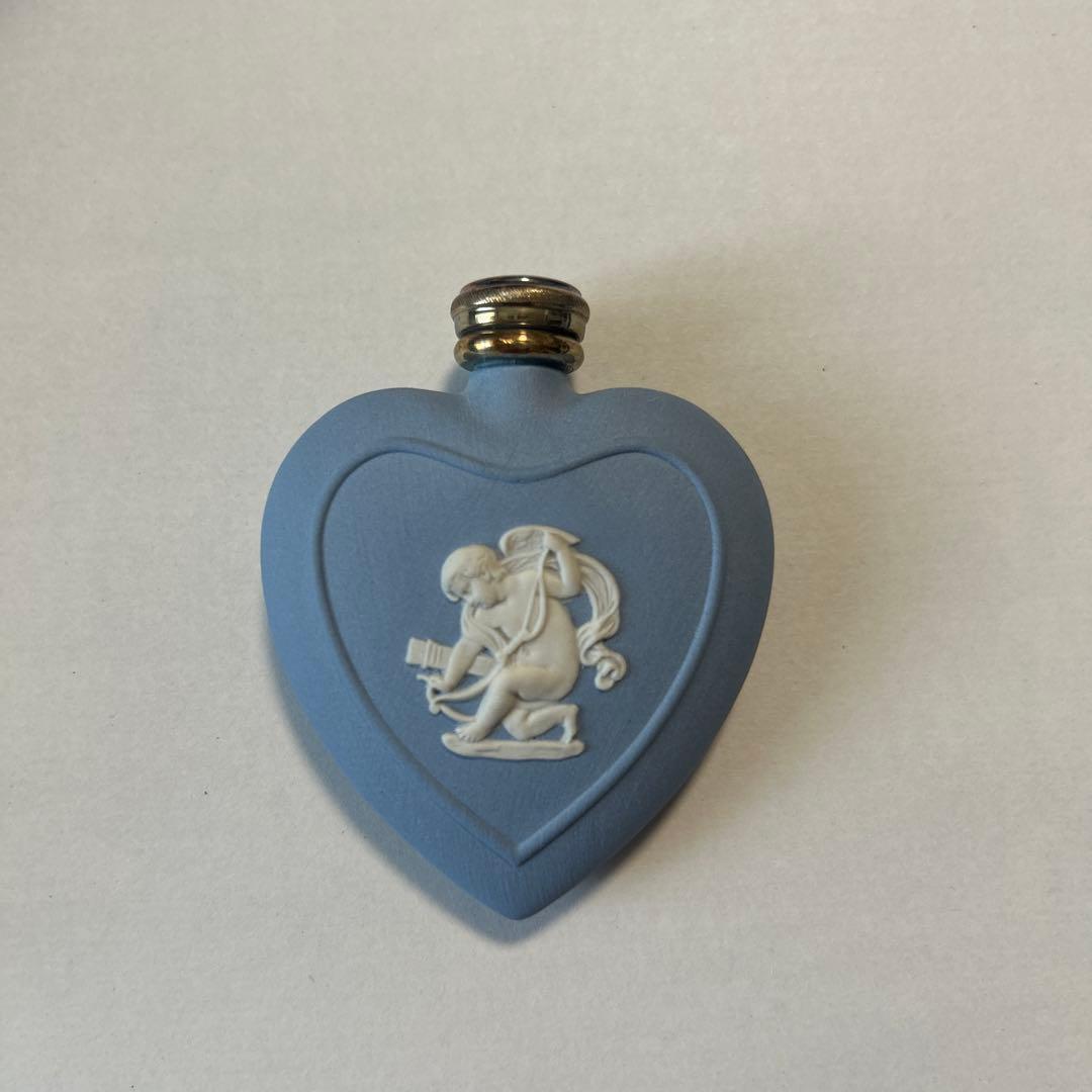 英国ヴィンテージ ウェッジウッド ジャスパーウェア製 ハート型パフュームボトル