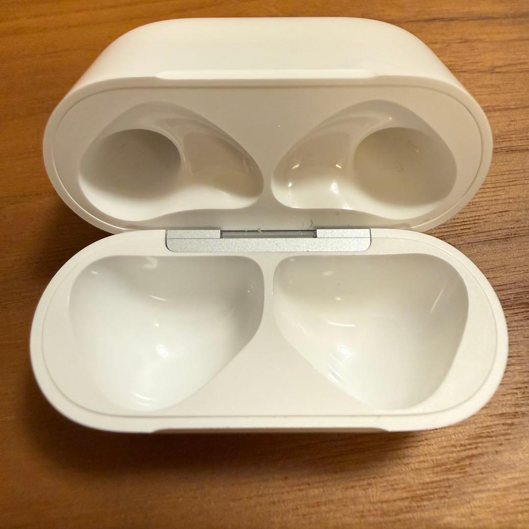 美品 AirPods4 ANC非搭載モデル 正規品