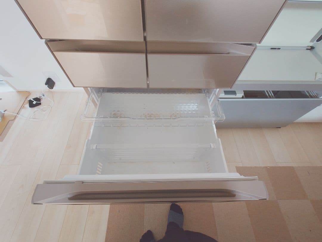 HITACHI 4ドア冷蔵庫 R-KX57N