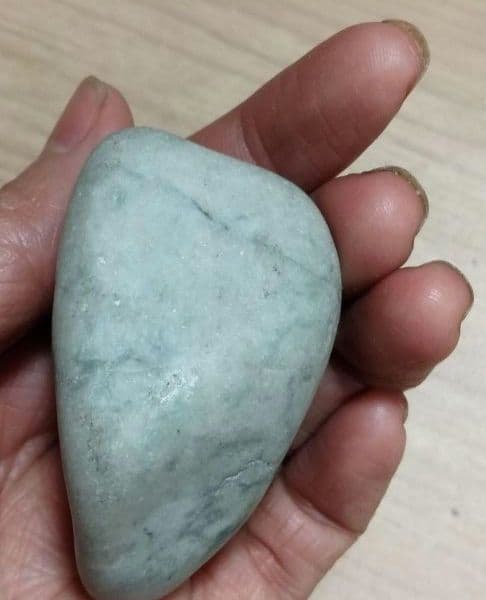 糸魚川翡翠　黒や緑翡翠　ひすい　ヒスイ　76g 糸魚川翡翠　ひすい