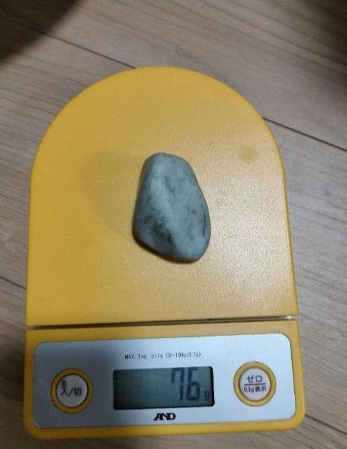 糸魚川翡翠　黒や緑翡翠　ひすい　ヒスイ　76g 糸魚川翡翠　ひすい