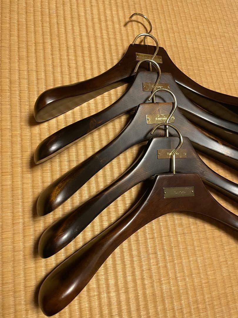 F*u様 トムフォード　木製衣類ハンガー 5本セット