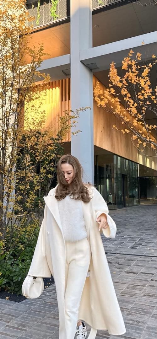 完売商品 ファー付きベージュロングコート　ESMOK