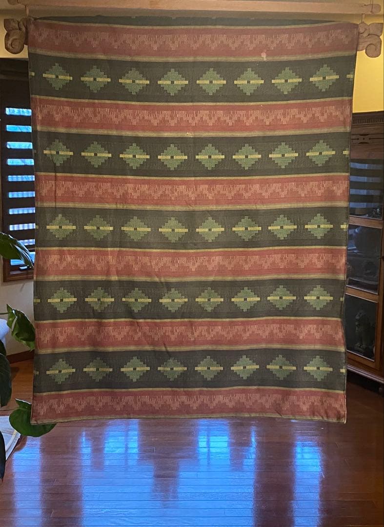 フィリピン　イカットラグ　厚４mm アンティーク　手織り・自然染料手染め　レア