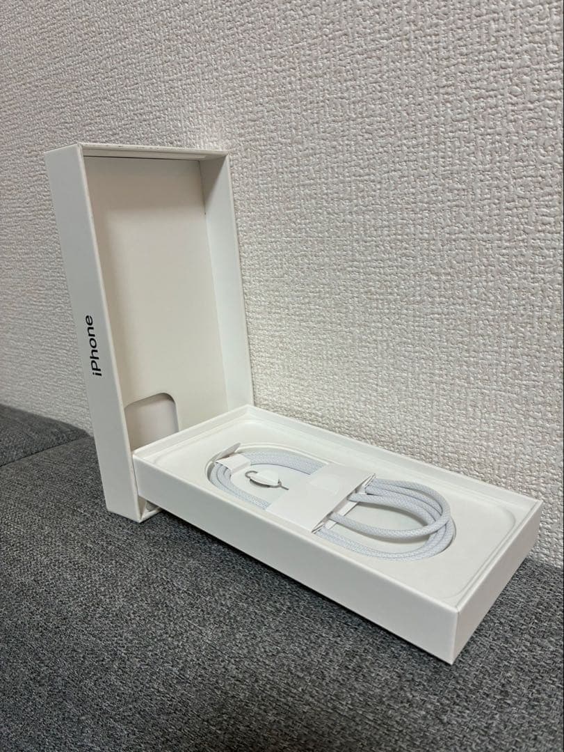 【美品】iPhone 16 Pro max ブラックチタニウム　256GB