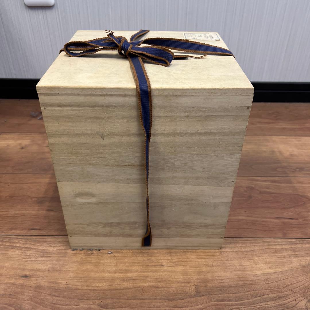 陶製花模様壺 木箱付き