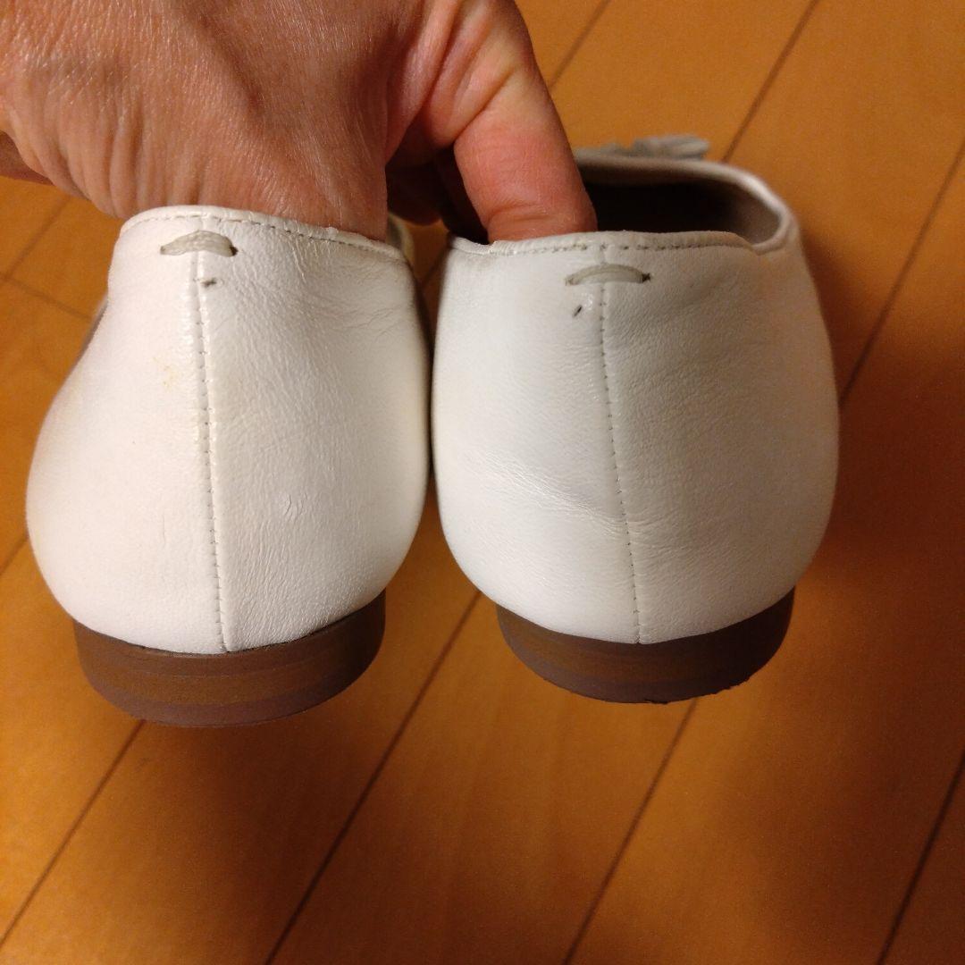 タッセルローファー　オフ白