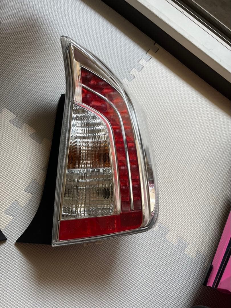 s*s様 テールランプセット クリア/レッド　プリウス30後期