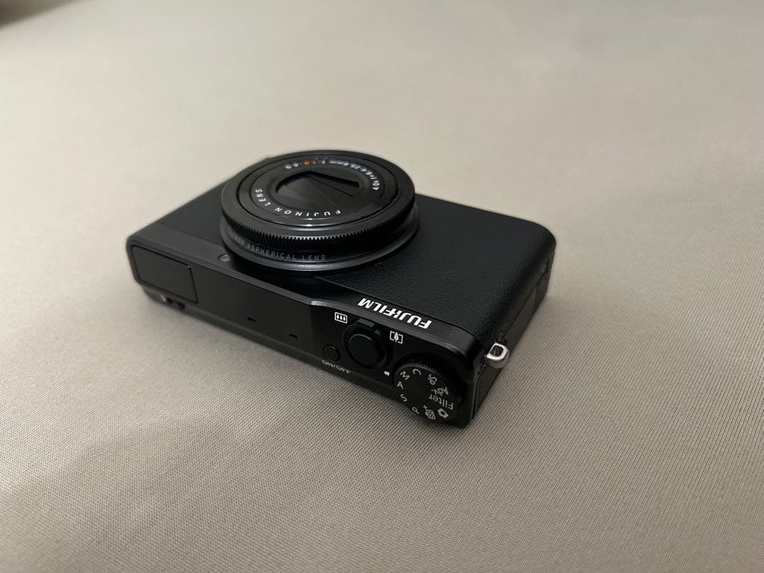 FUJIFILM XQ1 コンパクトデジタルカメラ