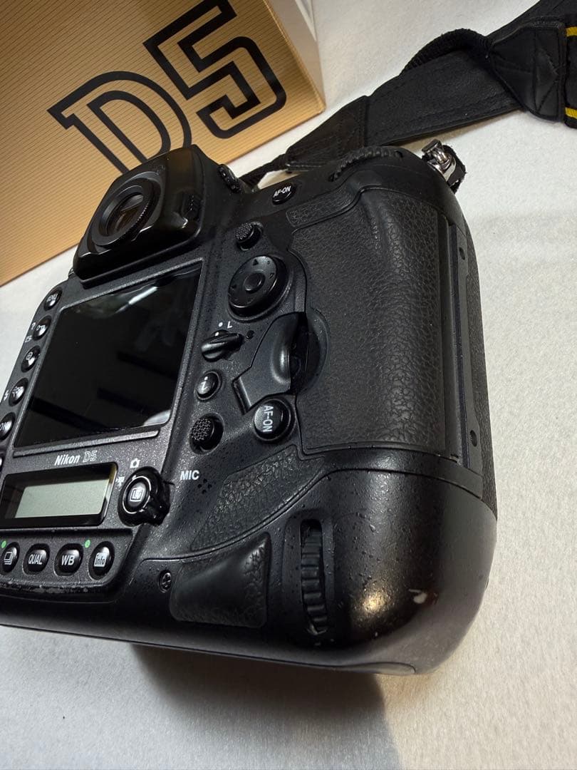 Nikon ニコン D5 XQD-Type ボディ カメラ中古品　動作良好です。
