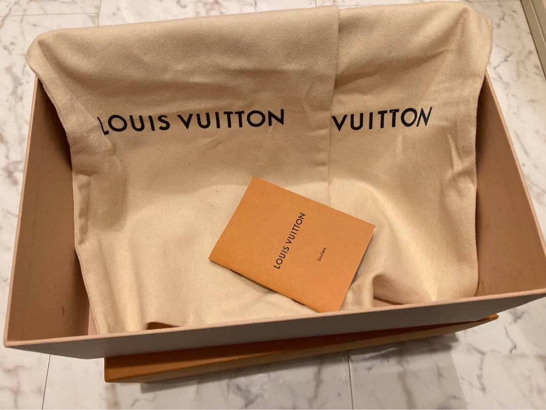 a*o様 超美品 ルイヴィトン LVロゴ サイドジップ パテントレザーショートブ