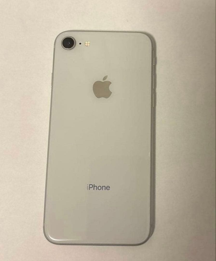 Apple iPhone 8 シルバー 本体 64ギガ