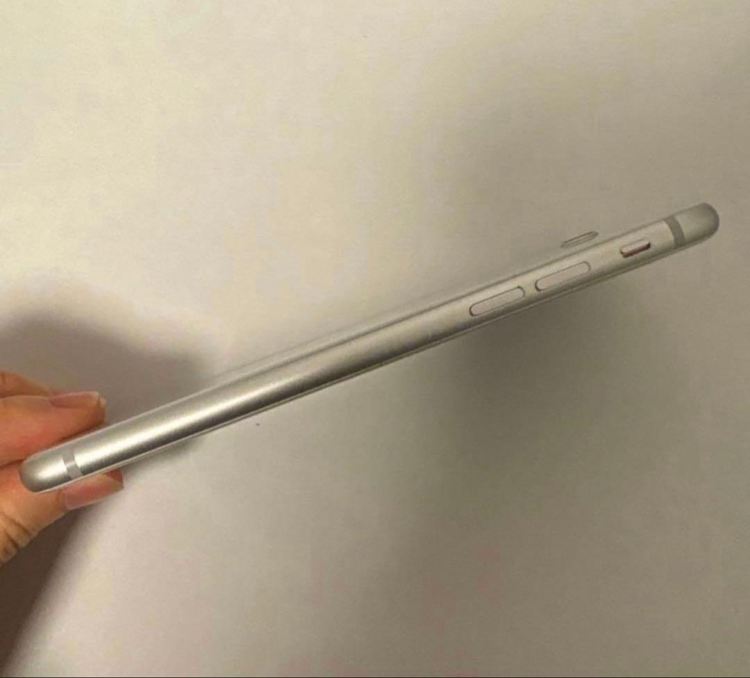 Apple iPhone 8 シルバー 本体 64ギガ