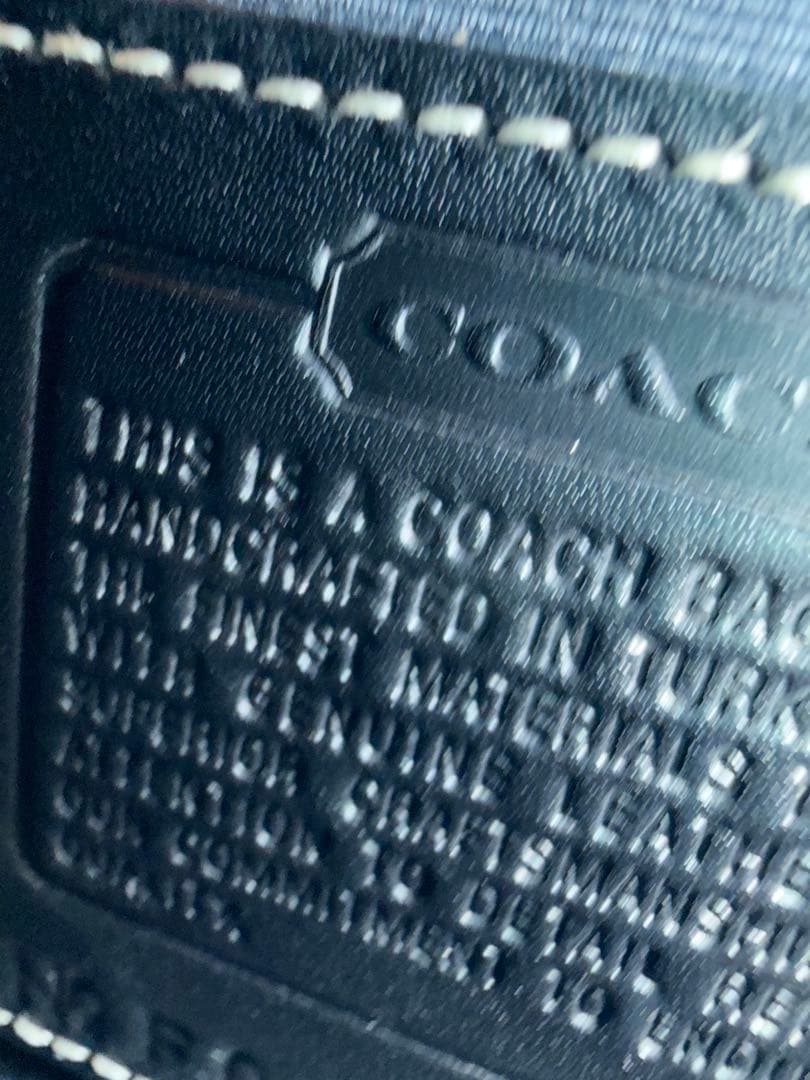coach 黒いロゴ入りショルダーバッグ