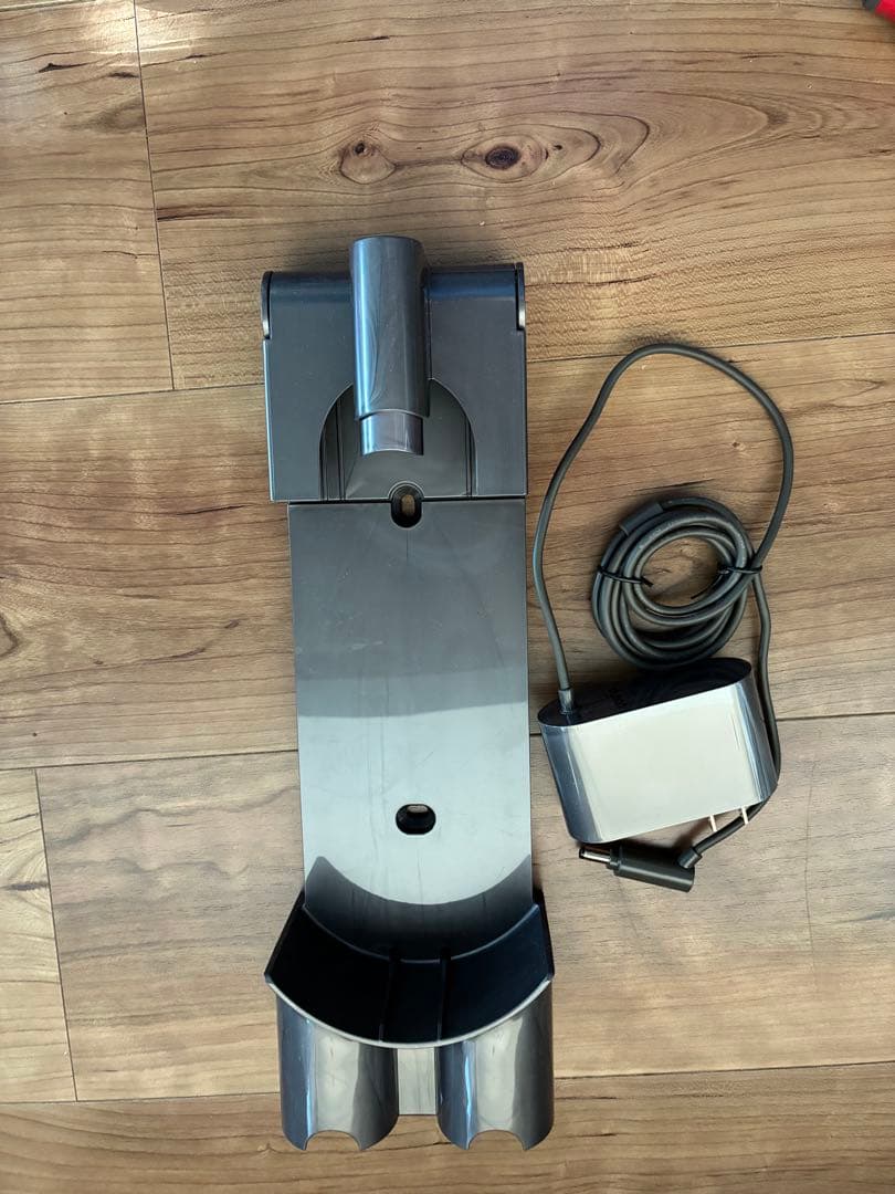 【ジャンク品】Dyson V8 slim fluffy 本体 各種ノズル付き