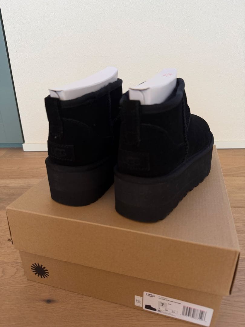 新品 アグ UGG ムートンブーツ ウルトラミニ　厚底