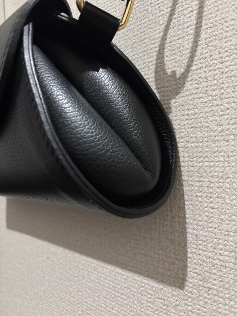 お値下げ！オウレンティ　ショルダーバッグ