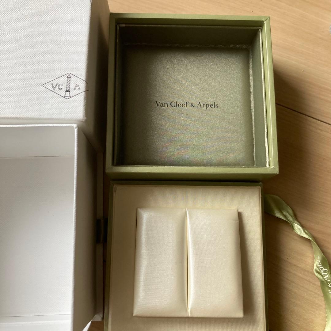 ヴァンクリーフアンドアーペル　箱