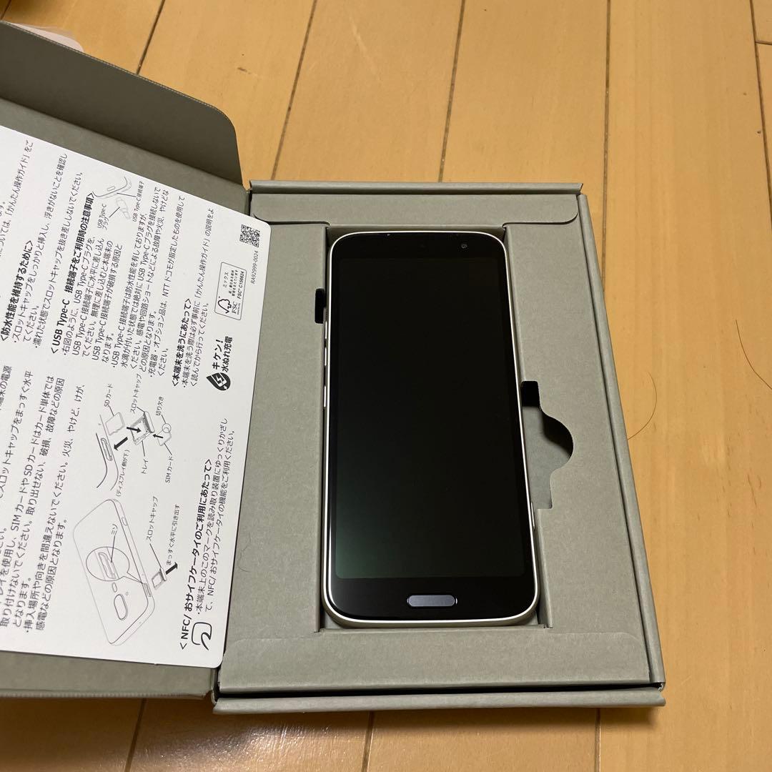 モカさん専用。docomo らくらくスマートフォン F-53E ゴールド